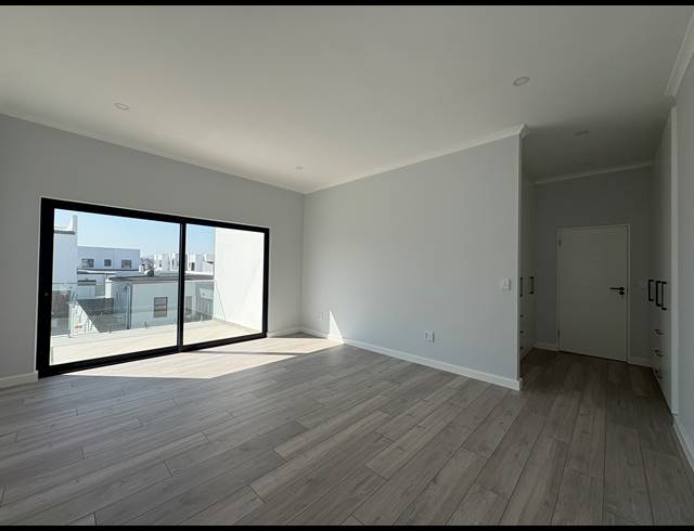 5 BEDROOM HOUSE FOR SALE IN SANDOWN